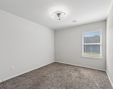 933 S Blackjack Lane - Photo Thumbnail 9