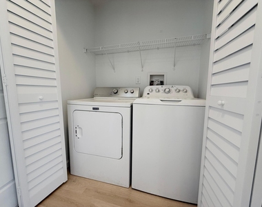 5289 Stacy Street - Photo Thumbnail 3