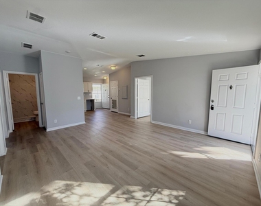 5289 Stacy Street - Photo Thumbnail 2