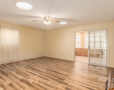 75 Laurelwood Drive - Photo Thumbnail 3