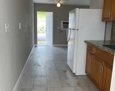 725 21st Street - Photo Thumbnail 13