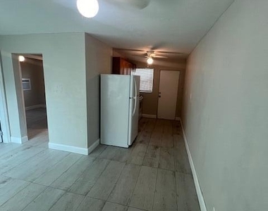 725 21st Street - Photo Thumbnail 8