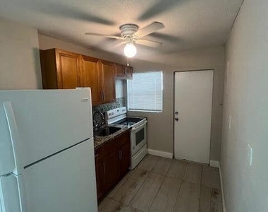 725 21st Street - Photo Thumbnail 2