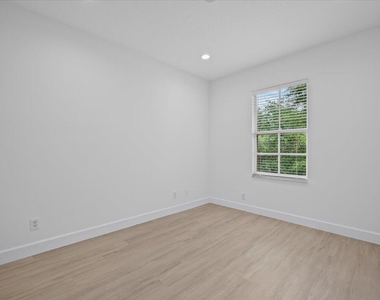 1029 Vintner Boulevard - Photo Thumbnail 25