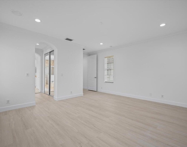 1029 Vintner Boulevard - Photo Thumbnail 20