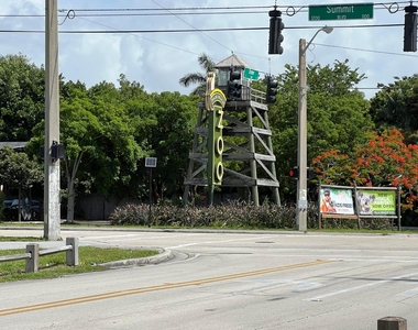 733 Green Street - Photo Thumbnail 12