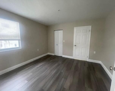 4393 Windsor Avenue - Photo Thumbnail 29