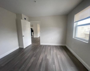 4393 Windsor Avenue - Photo Thumbnail 13