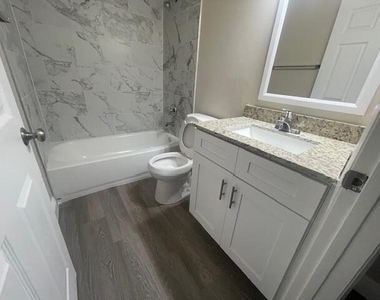 4393 Windsor Avenue - Photo Thumbnail 11