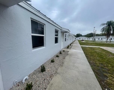 4393 Windsor Avenue - Photo Thumbnail 17