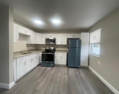 4393 Windsor Avenue - Photo Thumbnail 5