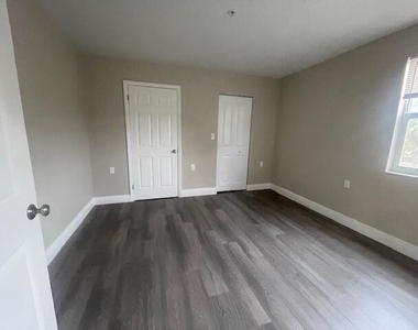 4393 Windsor Avenue - Photo Thumbnail 25