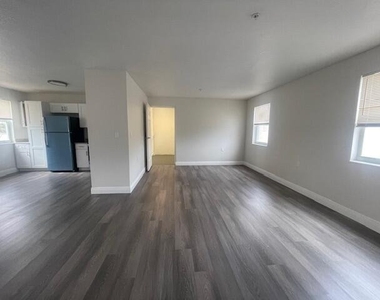 4393 Windsor Avenue - Photo Thumbnail 7