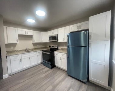 4393 Windsor Avenue - Photo Thumbnail 4