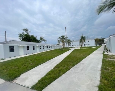 4393 Windsor Avenue - Photo Thumbnail 3