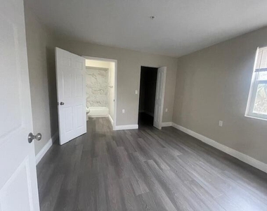 4393 Windsor Avenue - Photo Thumbnail 28