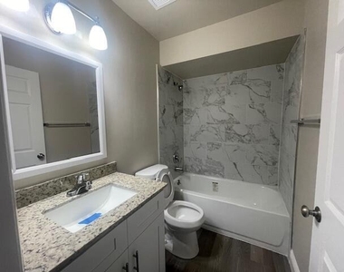 4393 Windsor Avenue - Photo Thumbnail 15