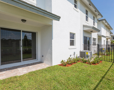 6979 Pines Circle - Photo Thumbnail 14