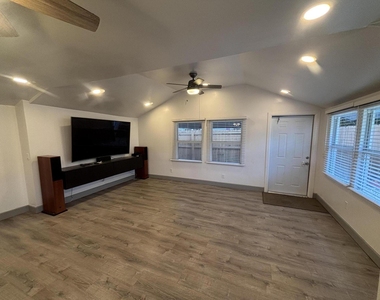 311 S K Street - Photo Thumbnail 3