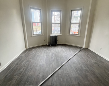 25 Ravine Avenue - Photo Thumbnail 1
