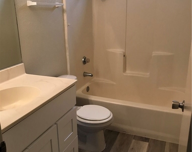 2129 Woodberry Ave - Photo Thumbnail 5