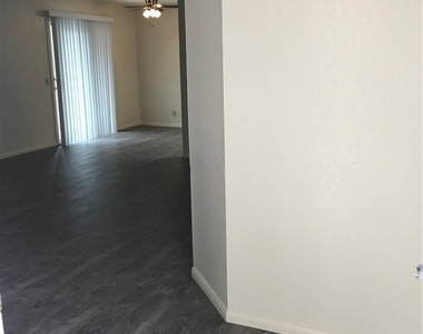 2129 Woodberry Ave - Photo Thumbnail 2