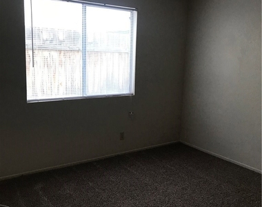 2129 Woodberry Ave - Photo Thumbnail 7