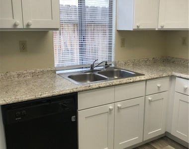 2129 Woodberry Ave - Photo Thumbnail 4