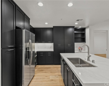 21301 Erwin Street - Photo Thumbnail 13