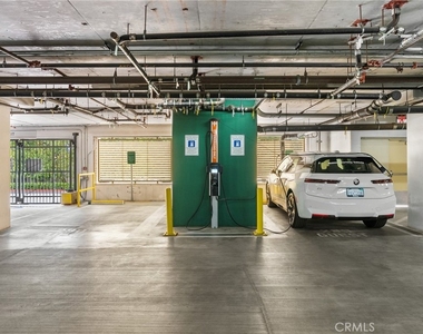21301 Erwin Street - Photo Thumbnail 42