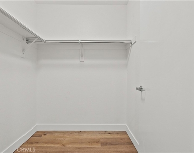 21301 Erwin Street - Photo Thumbnail 16