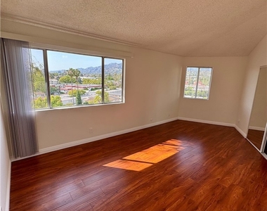 1523 Windsor Road - Photo Thumbnail 18
