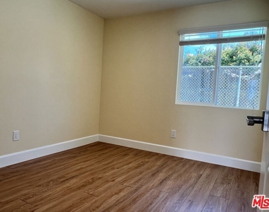 3753 W 60th Street - Photo Thumbnail 8