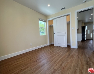 3753 W 60th Street - Photo Thumbnail 13