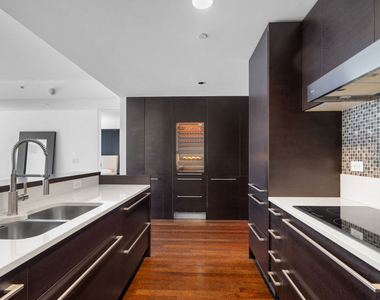 6250 Hollywood Boulevard - Photo Thumbnail 1