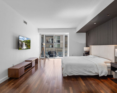 6250 Hollywood Boulevard - Photo Thumbnail 20