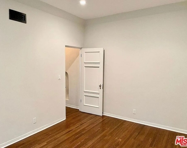 1330 N Harper Avenue - Photo Thumbnail 23