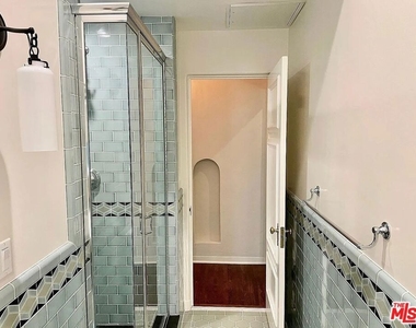 1330 N Harper Avenue - Photo Thumbnail 20
