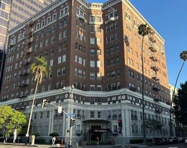 3278 Wilshire Boulevard - Photo Thumbnail 1