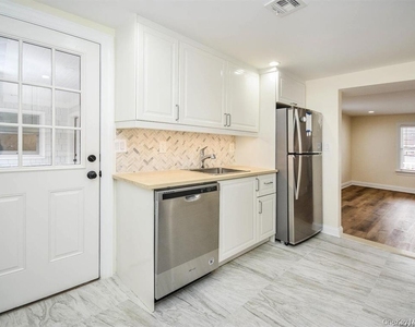 1667a Northern Boulevard - Photo Thumbnail 4