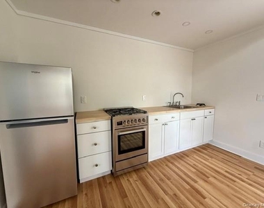 201 Franklin Street - Photo Thumbnail 6