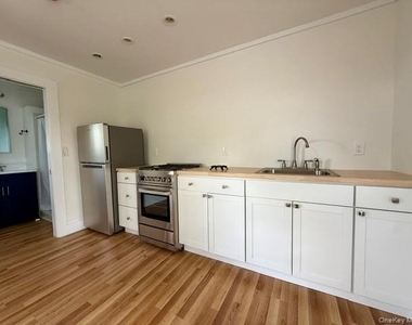 201 Franklin Street - Photo Thumbnail 2