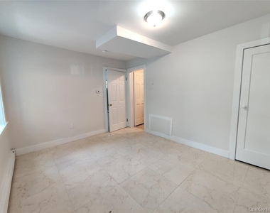 20 Noxon Street - Photo Thumbnail 8