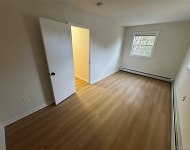 98 E Market Street - Photo Thumbnail 6