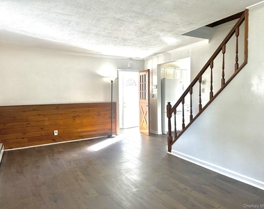 27 Collins Road - Photo Thumbnail 6
