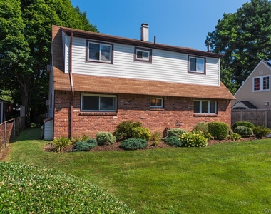27 Collins Road - Photo Thumbnail 1