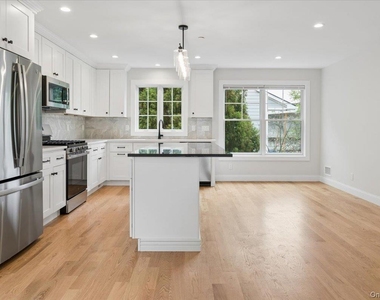 89 Crystal Street - Photo Thumbnail 3