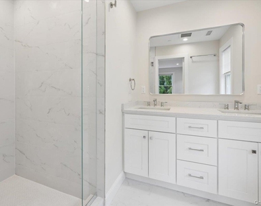 89 Crystal Street - Photo Thumbnail 9