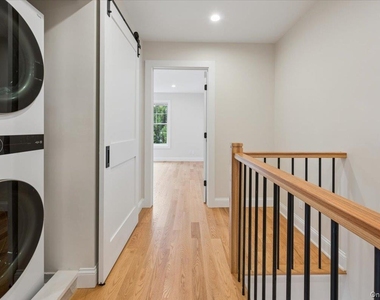 89 Crystal Street - Photo Thumbnail 7