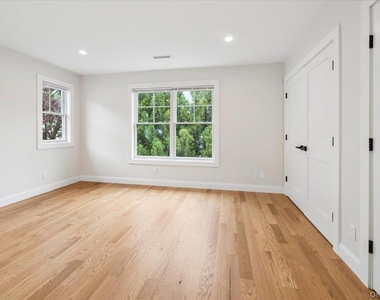 89 Crystal Street - Photo Thumbnail 13